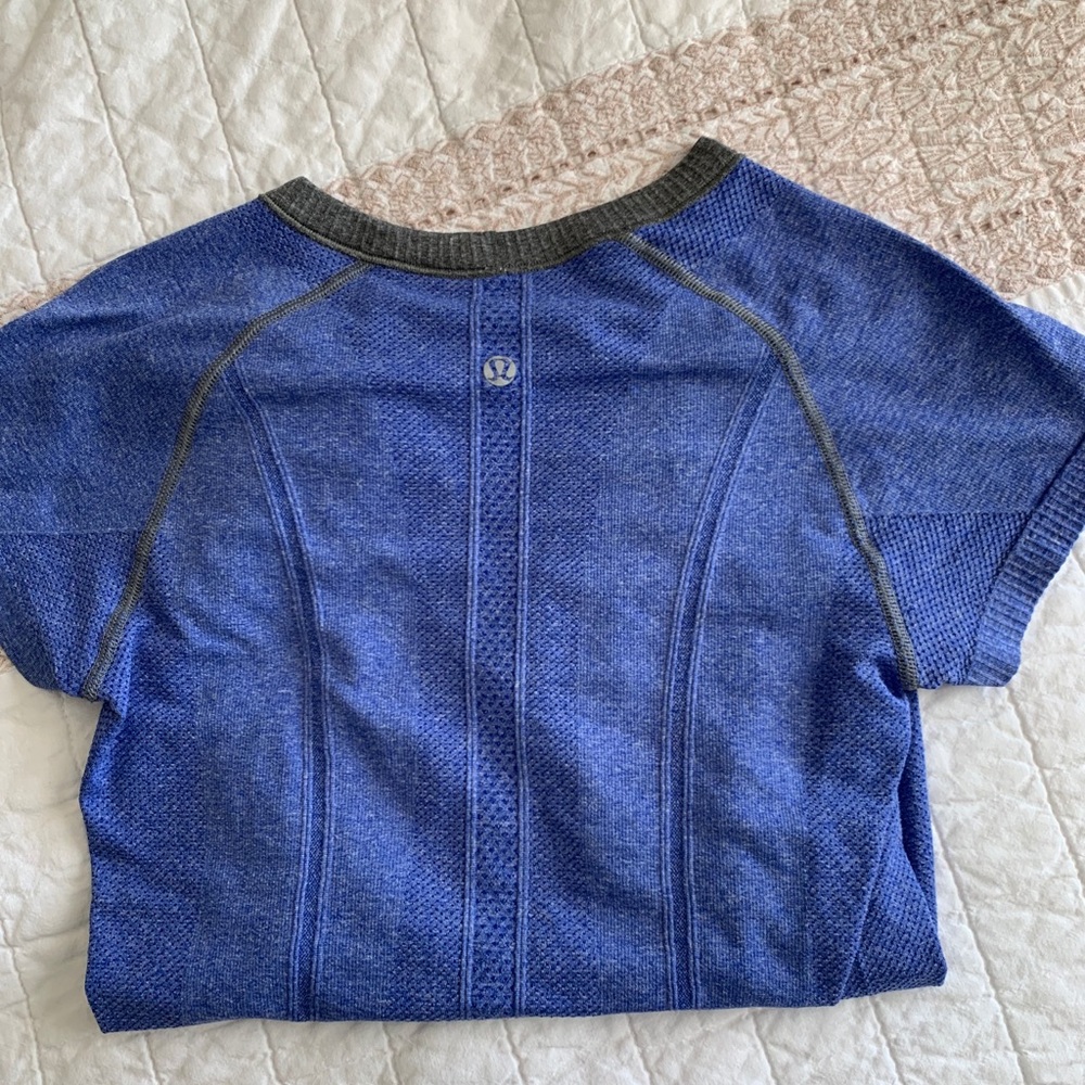 Lululemon size 6 short sleeve swiftly tech